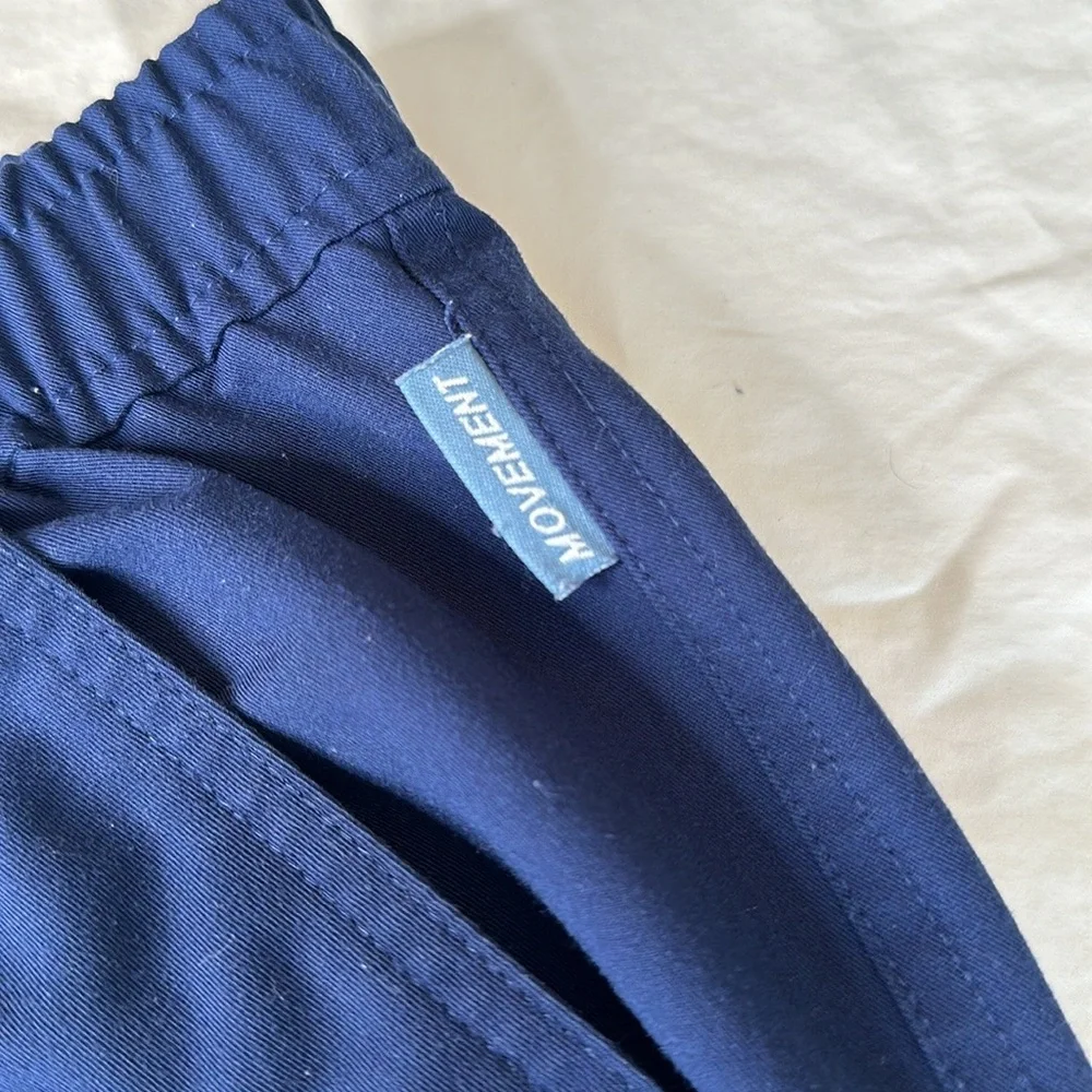 Movement Mens Navy Blue Scrubs Tapered Joggers with multiple pockets. Inseam 28”